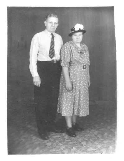 gramps-grandma.jpg (223204 bytes)